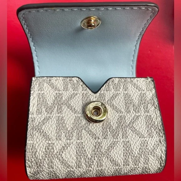 Michael Kors Airpods Case.Michael Kors Accessories. - Picture 8 of 15